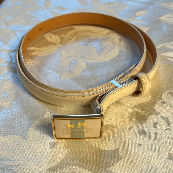 Coach belt.  New and never worn . Cream patent leather with logo - Picture 1 of 2